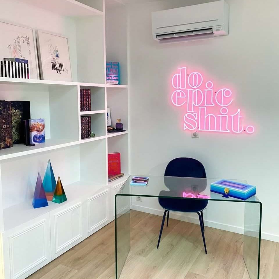 Do Epic Shit, Zeichen aus Neon-LEDs